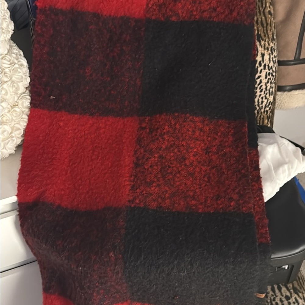 Roots Vibrant Red and Deep Black Scarf - Picture 2 of 2